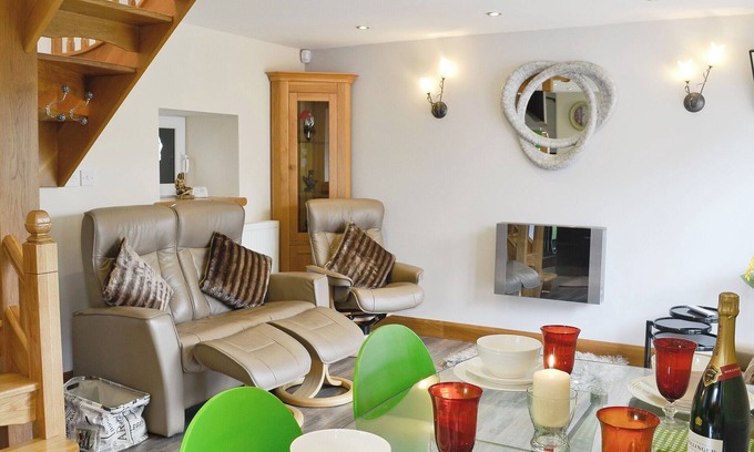 Pontardulais Cottage | 2 bedroom accommodation in Pontarddulais, near Llanelli