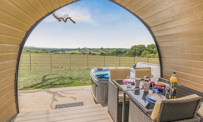 Blackford Ski Chalet | 2 bedroom accommodation in Yeovil