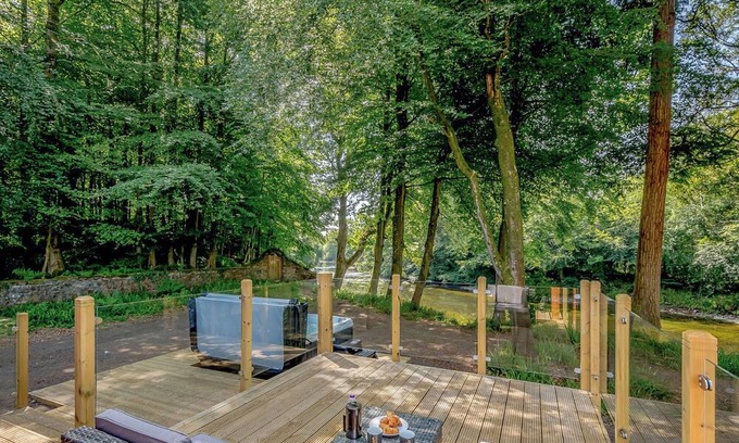 Annbank Ski Chalet | 2 bedroom accommodation in Annbank, Ayr
