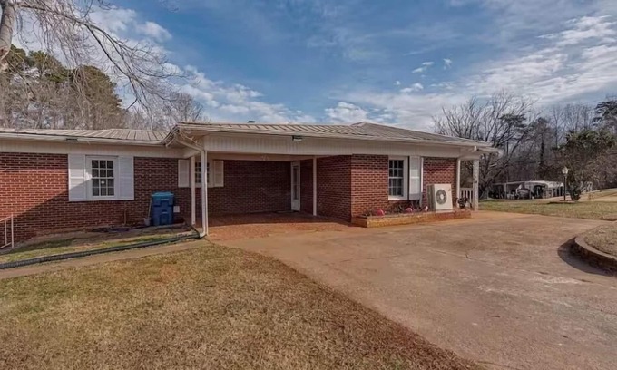 Forest City House | 2-bedroom And 2 Bath house with WiFi, AC in delightful Forest City