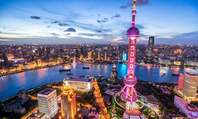 Lujiazui Apartment | 2 Bedroom Apartment w/Study Room at at Huaihai Road Huangpu Shanghai