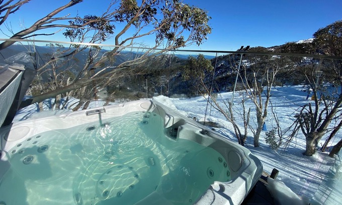 Mount Buller Apartment | 2 Bedroom Apartment with Private Hot tub and amazing views!