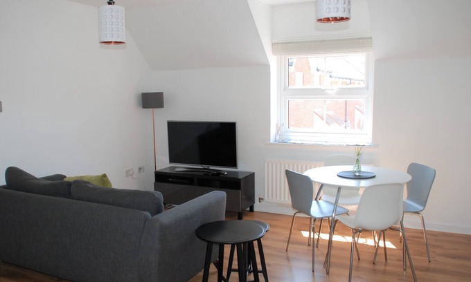 Hedge End Apartment | 2 Bedroom Apartment - Coach House