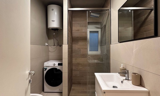Golem Apartment | 2-bedroom apartment in beautiful Golem with WiFi, AC
