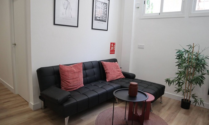 Pueblo Nuevo Apartment | 2-bedroom apartment in enjoyable Madrid with WiFi, AC B2