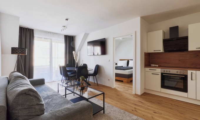 Hirschstetten Apartment | 2-bedroom apartment in enchanting Wien with WiFi, AC, terrace and grill