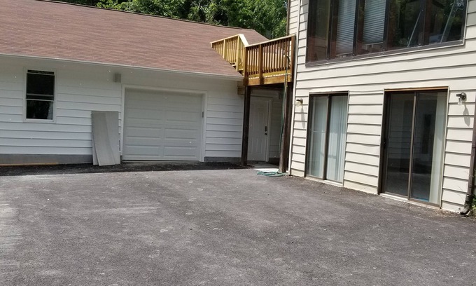Bethesda Apartment | 2 bedroom apartment in an upscale part of Bethesda/DC