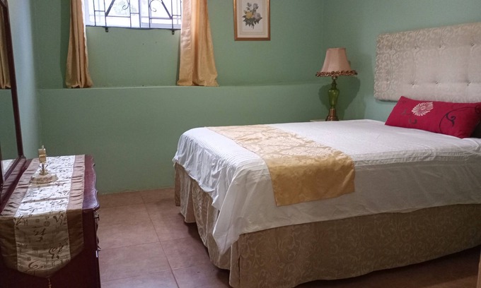 Porus Apartment | 2-bedroom apartment in delightful Cross Keys with WiFi. Best climate in Jamaica.