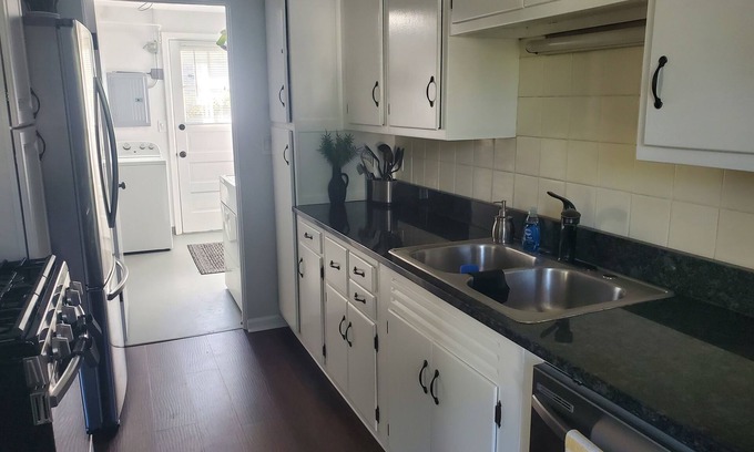 Lake Bluff Apartment | 2 Bedroom apartment in Downtown Lake Bluff