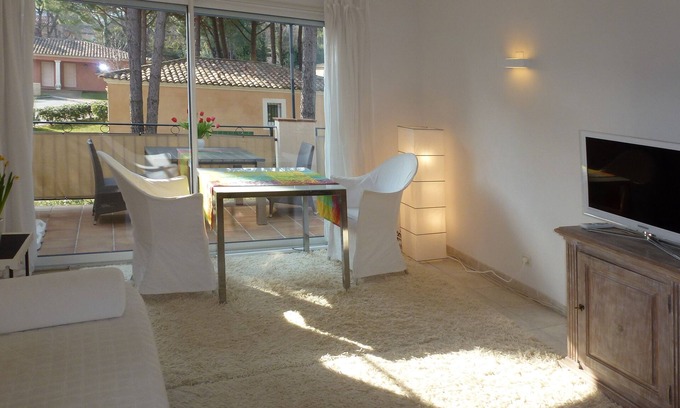 Cote d'Azur- French Riviera Apartment | 2-bedroom apartment with large terrace - Saint-Tropez (700 m) - beach (300 m)
