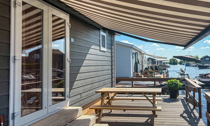 Municipality of Stichtse Vecht House | 2 bedroom awesome home in Breukelen
