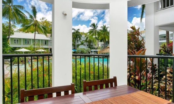 Palm Cove Apartment | 2 Bedroom Beach Club Lagoon Apartment Palm Cove