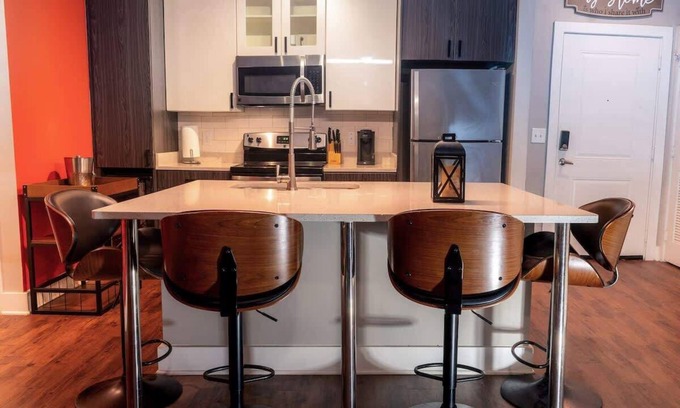Lindridge-Martin Manor Apartment | 2 Bedroom Buckhead Suite