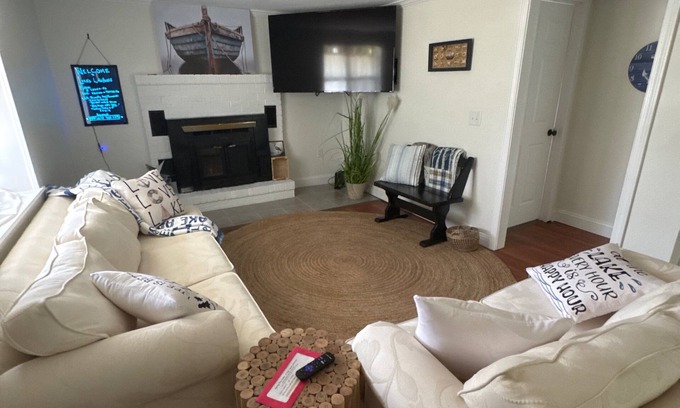 Spring City Cabin | 2-bedroom cabin in charming Spring City walking distance to watts bar lake.