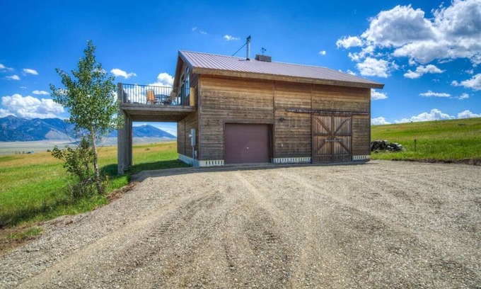 Cameron House | 2-bedroom cabin with views of the Madison River!