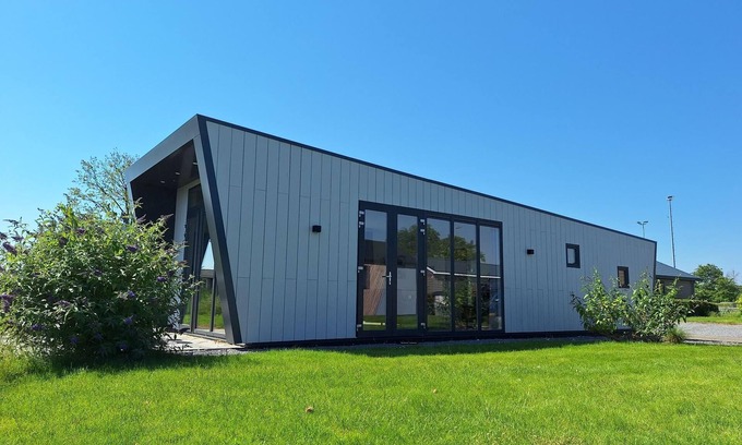West-Graftdijk House | 2-bedroom chalet with terrace