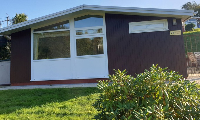 Llanybri Ski Chalet | 2 bedroom chalet in quiet countryside surroundings of Elmrise Park, Llangain
