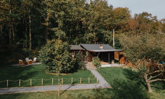 Sevry Ski Chalet | 2-bedroom chalet with outdoor spa, pétanque court & children cabin in Ardennes