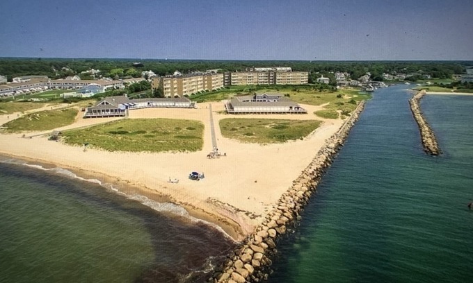 West Harwich Condo | 2 bedroom condo, private beach, pool, tennis, pickle ball and dining