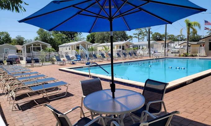 Kissimmee Resort | 2 BEDROOM DISNEY AREA VACATION RENTAL IN AWARD WINNING "MILL CREEK RESORT"