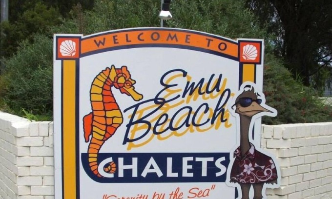 Emu Point Ski Chalet | 2 Bedroom Double Sofa Chalet Emu Beach
