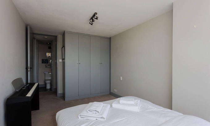 North Richmond Apartment | 2 Bedroom Flat with Stunning Richmond Views