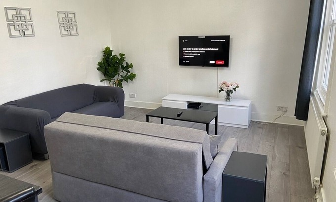 Highbury West Apartment | 2 Bedroom Flat in London