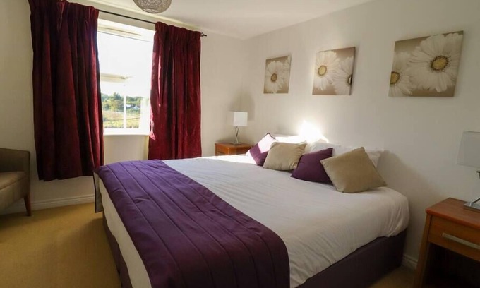 Middleton Cheney Apartment | 2 bedroom - great location near train station & parking @Banbury