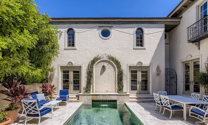 Palm Beach House | 2 bedroom guesthouse with pool just off Worth Avenue