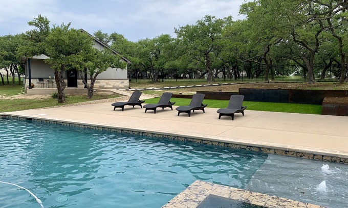 Highpointe House | 2 bedroom Hill Country Casita w/Pool and Hot Tub