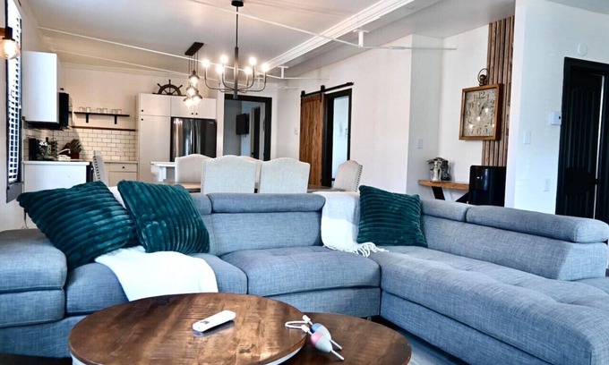 Alma Apartment | 2 bedroom home, Sleeps 6