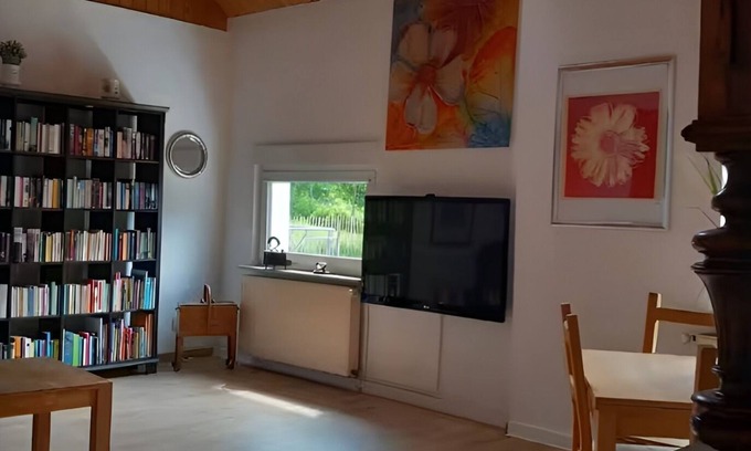 Eschweiler House | 2-bedroom home with WiFi, with private parking, garden and barbeque area.