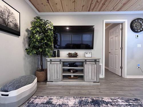 Bergland House | 2 bedroom house close to trails
