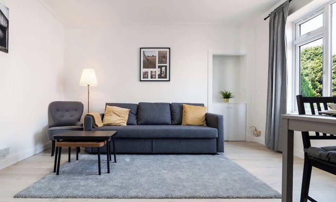 Methil House | 2 Bedroom House-Free Parking