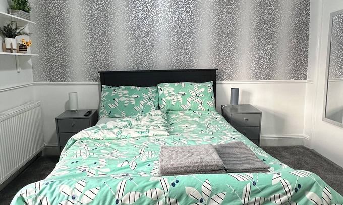 Failsworth House | 2 Bedroom House in Manchester
