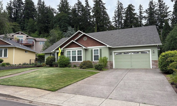 Salem House | 2-bedroom house in great neighborhood. 0.7 miles from Triathlon starting line