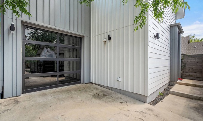 Rosewood House | 2-bedroom house in pleasant Austin with fitness room, AC, WiFi close to DT