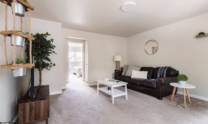 Kenmore Apartment | 2 bedroom Kenmore Apartment