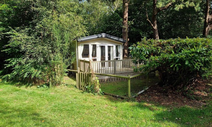 Weybourne Cabin | 2 Bedroom Lodge, Sleeps 6. Pets Welcome