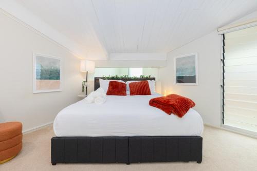 Teneriffe Apartment | 2-Bedroom Loft near CBD & River with Pool and Free Parking