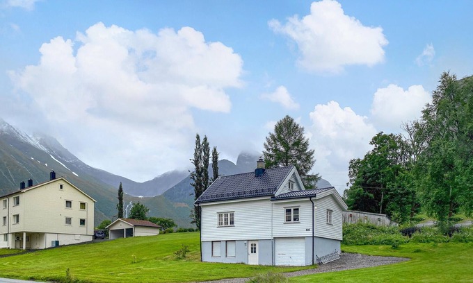 Innfjorden House | 2 bedroom lovely home in Innfjorden
