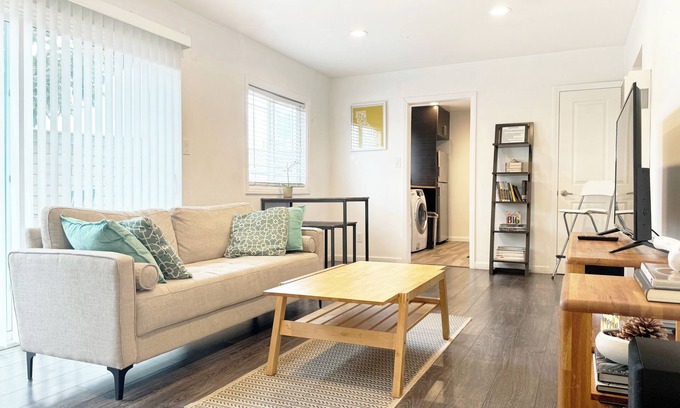 Northwest Torrance Apartment | 2 Bedroom Newly Remodeled Modern Apartment