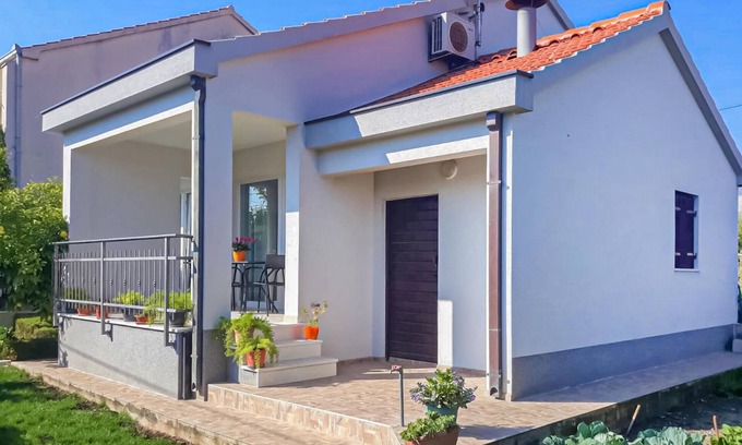 Kastel Novi House | 2 bedroom nice home in Kastel Novi
