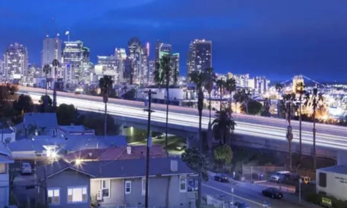Harborview Condo | 2 bedroom penthouse w/views!