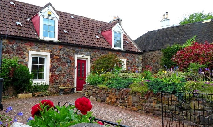 Coldingham Cottage | 2 bedroom period cottage in charming seaside village