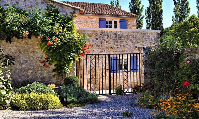 Lussan House | 2 bedroom pet friendly home in Lussan