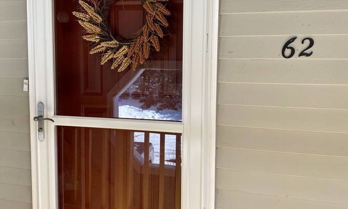 North Conway Condo | 2 bedroom (sleeps 6) cozy condo in the heart of North Conway, NH.