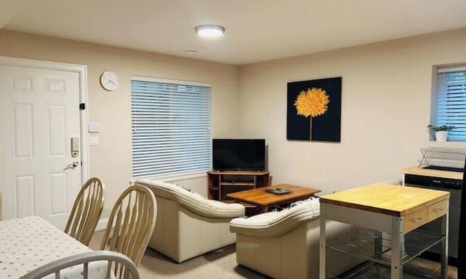 Langley House | 2 bedroom Spacious Guest Suite in Walnut Grove