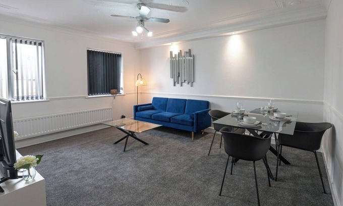 Stoke-on-Trent Apartment | 2-bedroom- Stoke-on-Trent-Sleeps 5-PetsOk