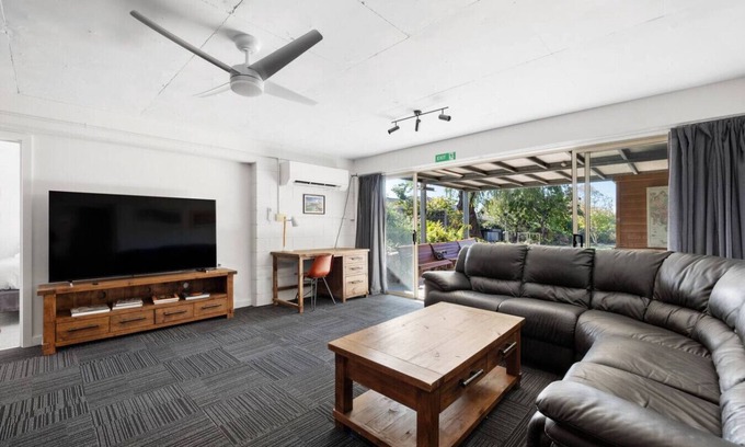 Highett Condo | 2-bedroom suite w/private kitchen & bathroom